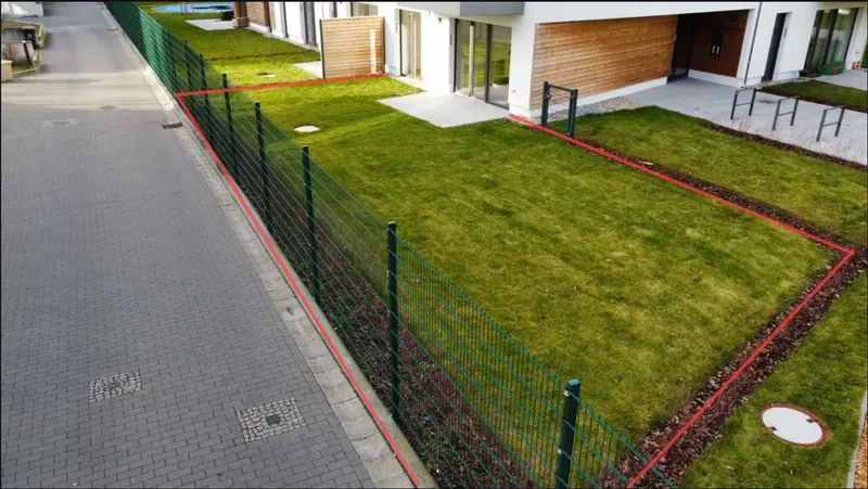 Stilvolle 2-Raum-EG-Wohnung mit ca. 140qm Garten und Einbauküche (Neubau) — photo 1